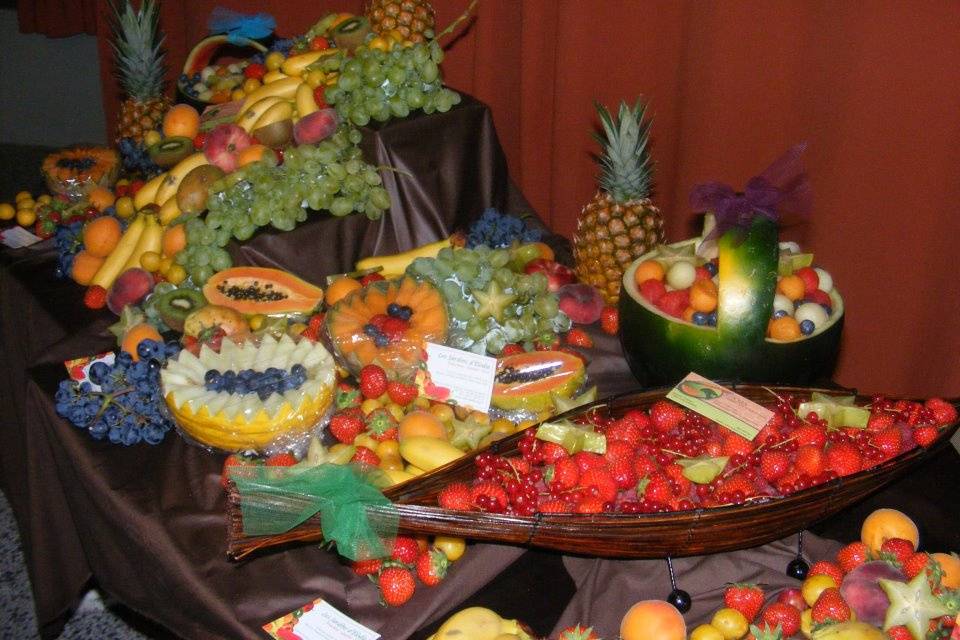 Cascade de fruits sur table de 3 mètres