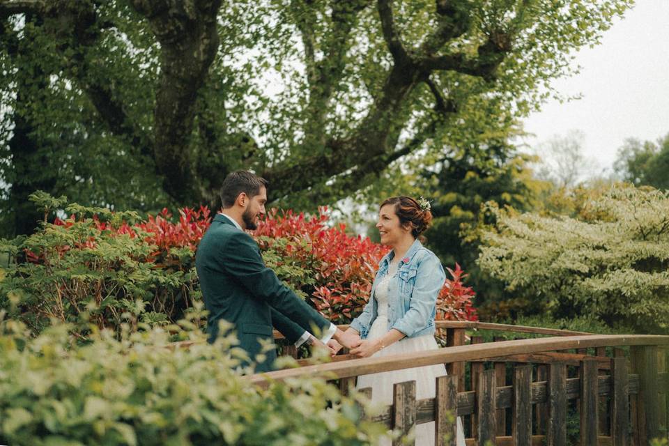 Photo de couple sur le pont