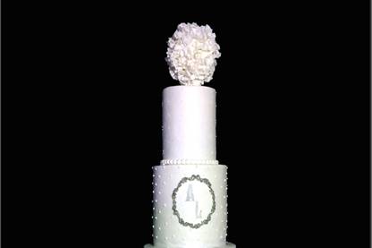 Wedding cake blanc bas relief