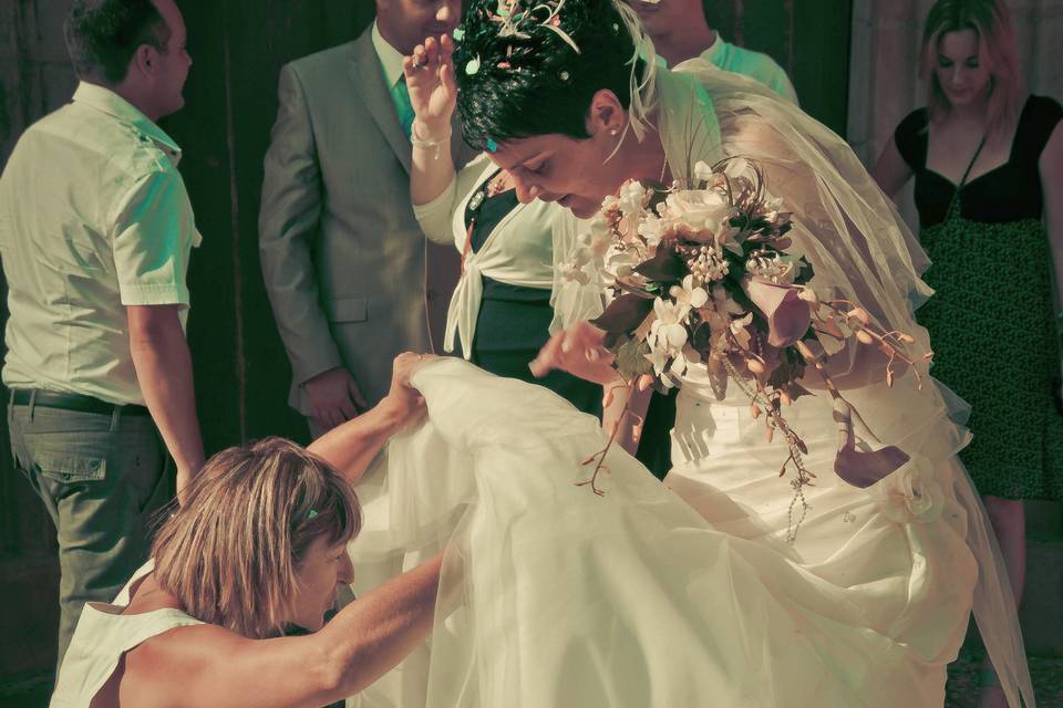Sous la jupe de la mariée