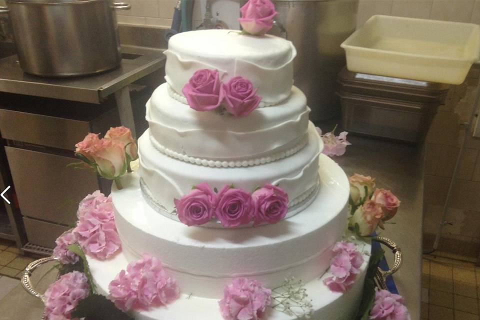 Gâteau de mariage roses