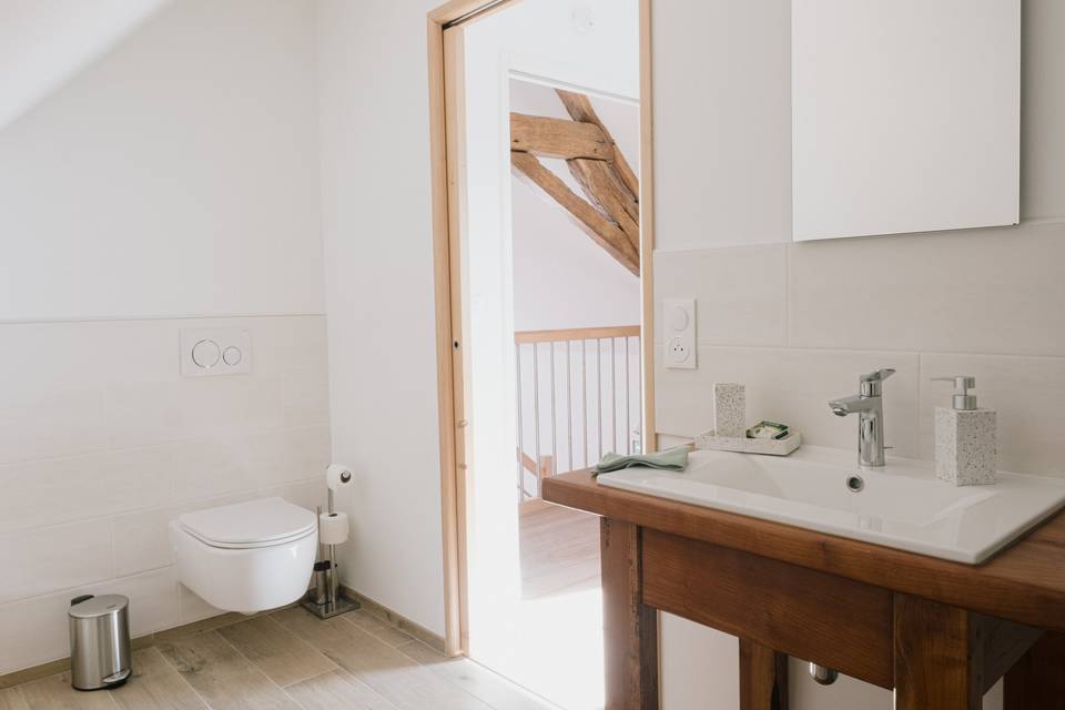 Une salle de bain du gîte