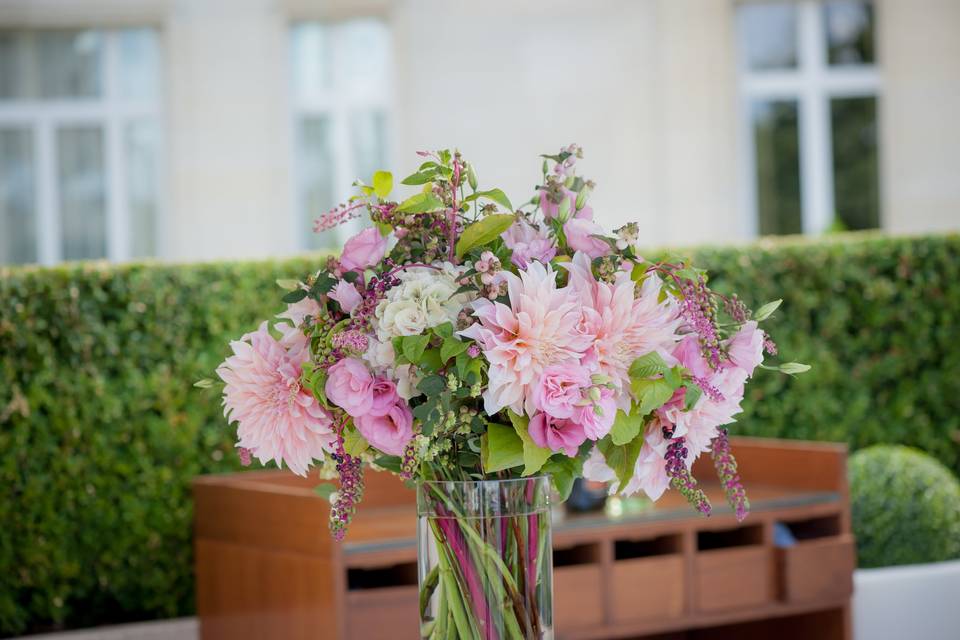 Bouquet sur table apéritif