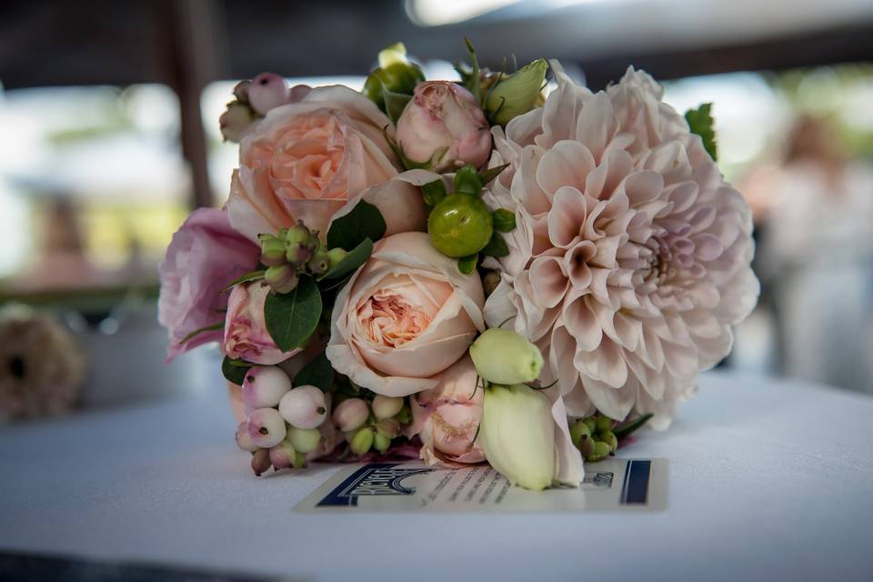 Fleurs sur table cocktail