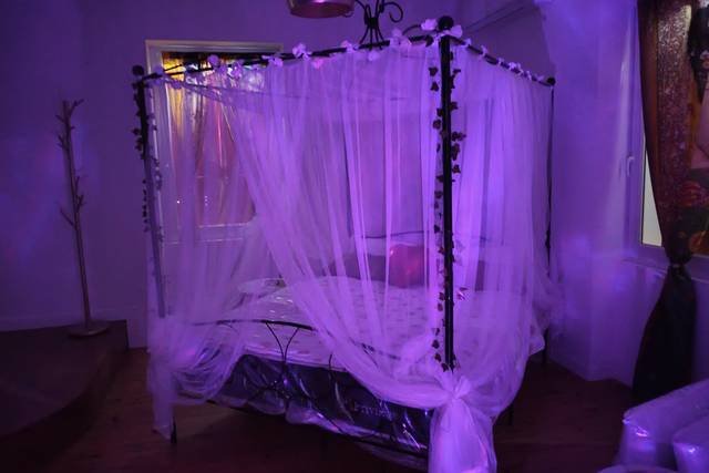 Lit nuptial bleu