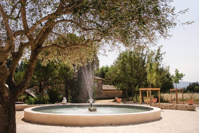 L'agora et sa fontaine
