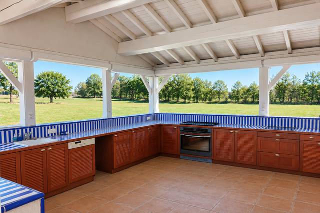 Pool house