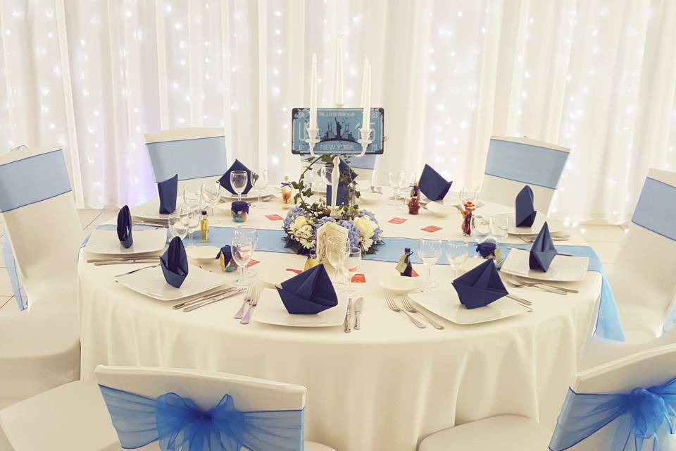 Mariage bleu roi theme voyage