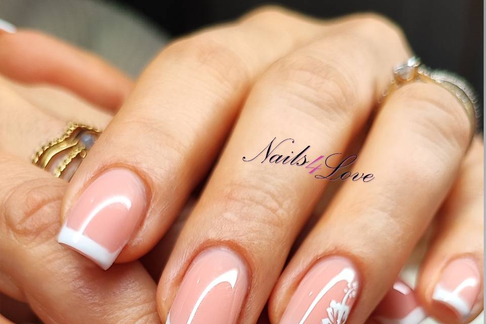 French ongle court , fleurs