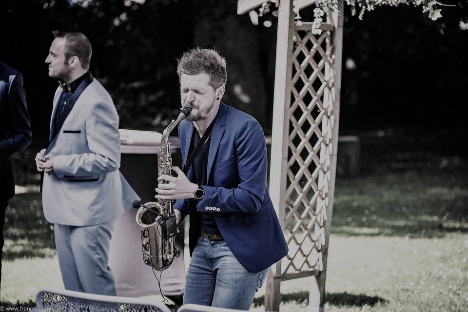 Hugo DIAZ | Chanteur/Sax