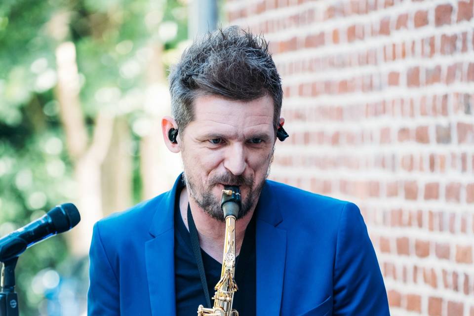 Hugo DIAZ | Chanteur/Sax