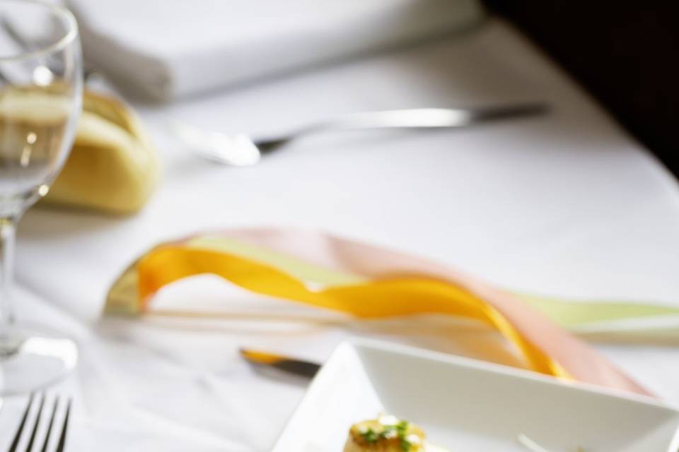 BROCHETTE_POISSON_BLANC_SAUCE_JAUNE_GRILLE