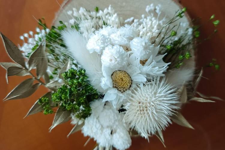Boutonnières en fleurs séchées