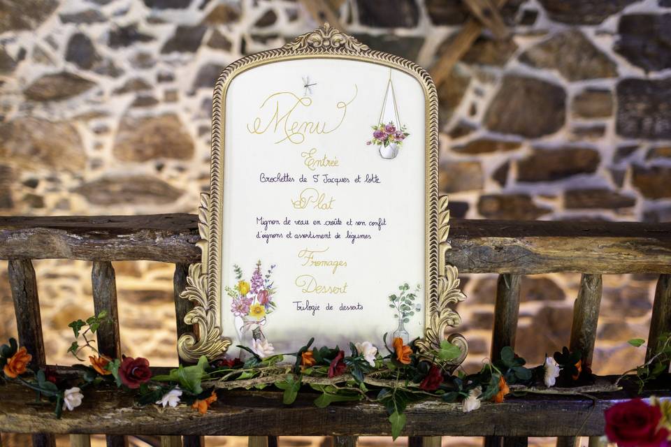 MENU_CADRE_DORE_ORNEMENTAL_ECRITURE_MANUSCRITE