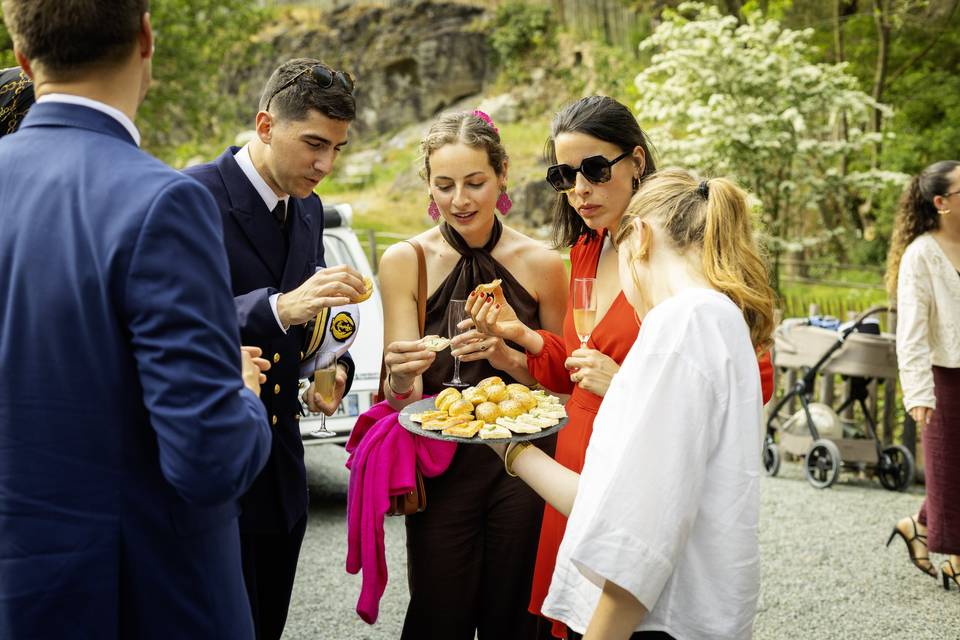 PLATEAU_APERITIF_NOIR_ROND