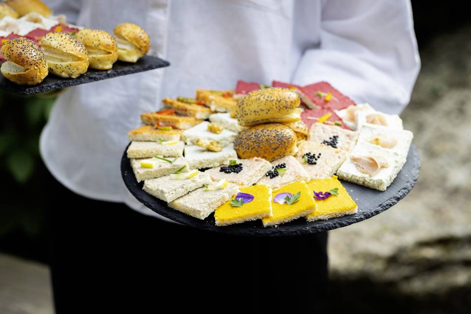 PLATEAU_APPETIZER_NOIR_MODERNE_VUE_DE_DESSUS