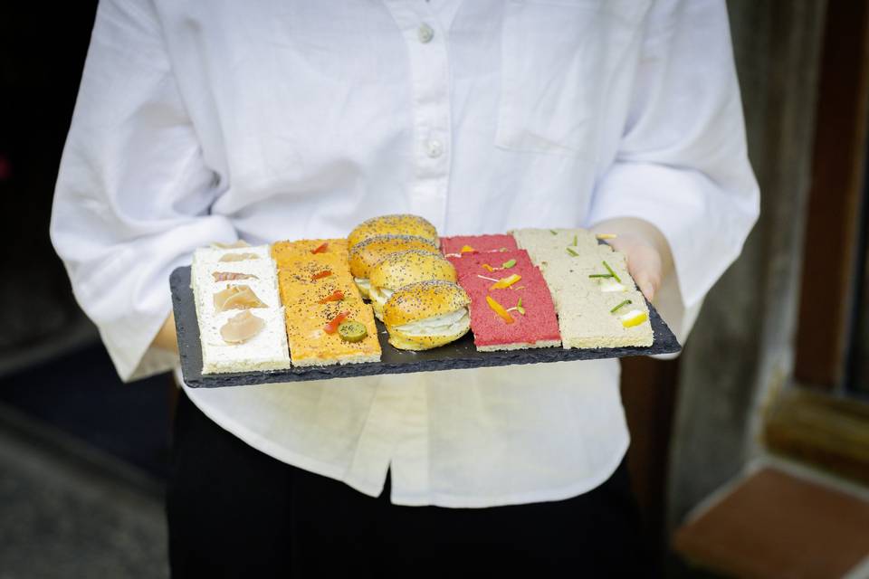 PLATEAU_ARDOISE_ASSORTIMENT_CANAPES