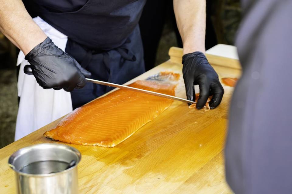 POISSON_SAUMON_CRU_ORANGE_TRANCHANT