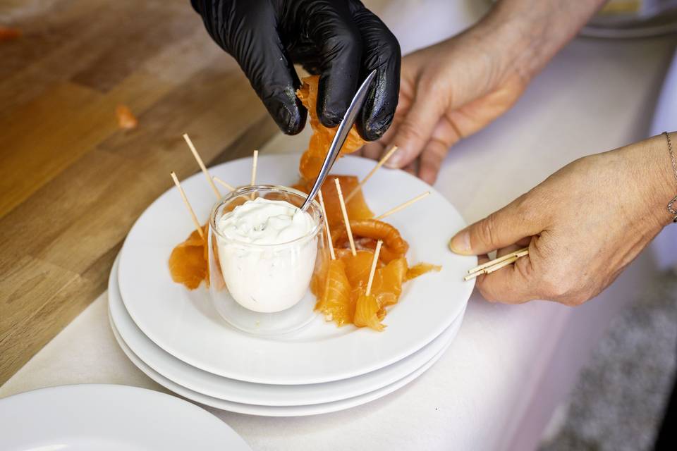 SAUMON_ROUGE_TRANCHE_BROCHETTE_BLANC