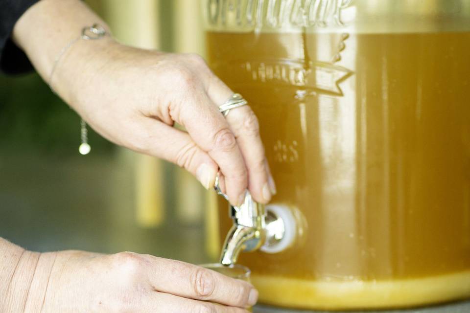 VERRE_CHAMPAGNE_CRISTAL_TRANSPARENT_REMPLISSAGE