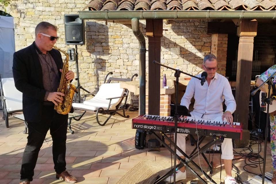 Ginger Brown - Live Music, Sax & DJ