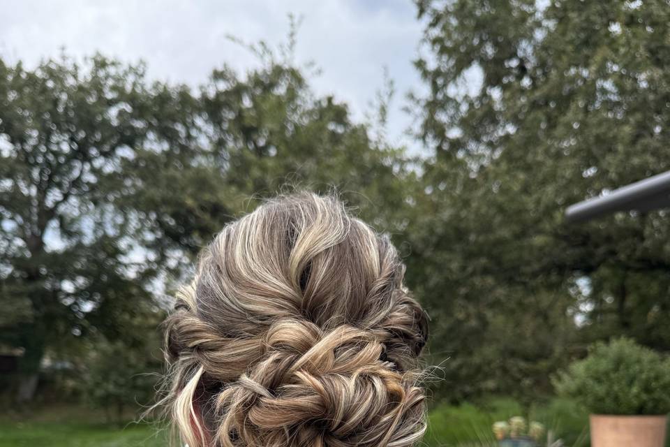 Chignon bas invitée