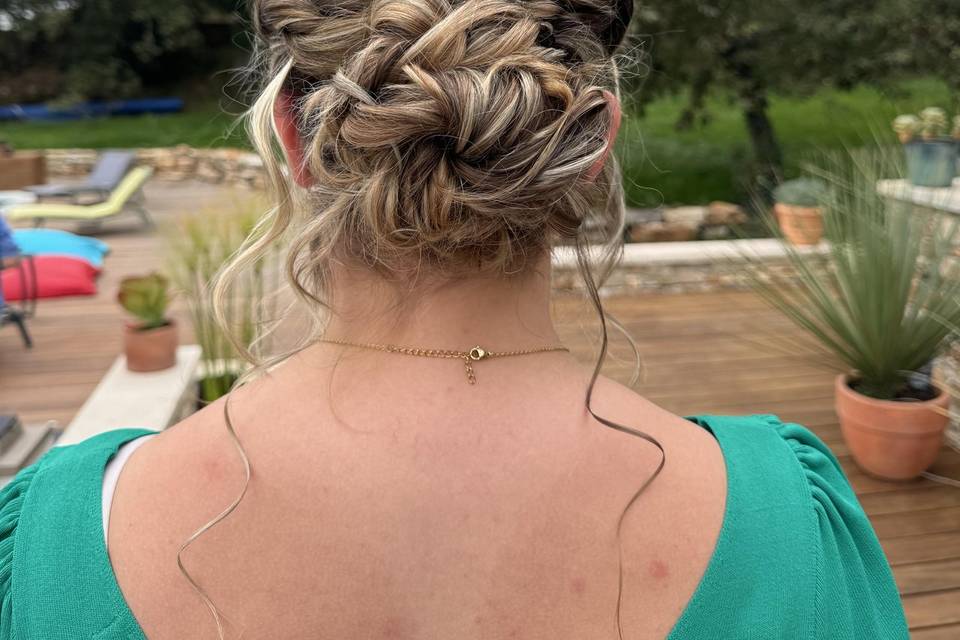 Chignon bas invitée