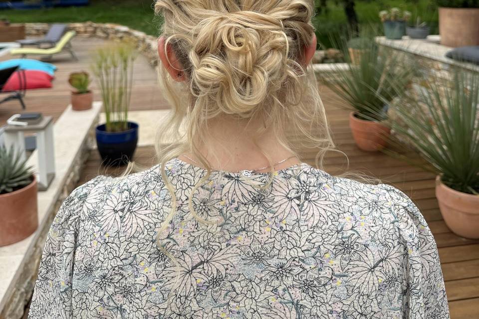 Chignon bas invitée