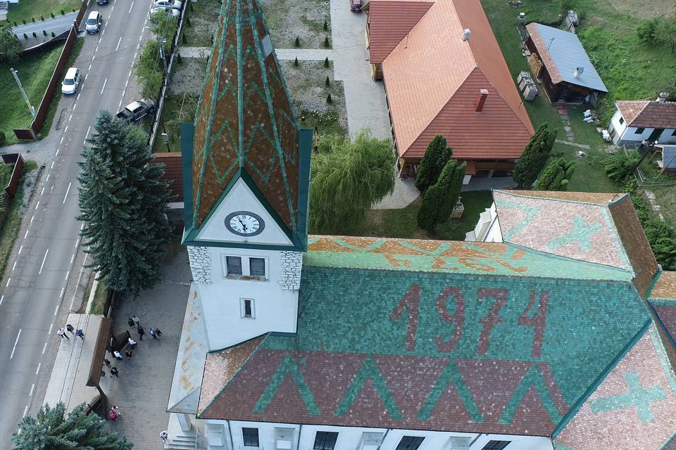 Une sortie d'église