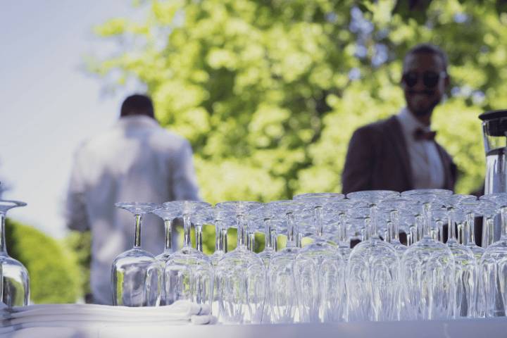 Un cocktail à l'ombre des arbr