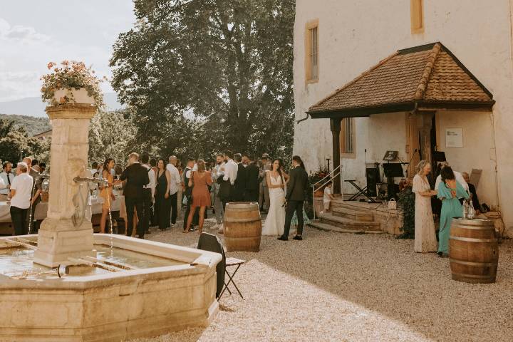 Dans la Cour de La Fontaine