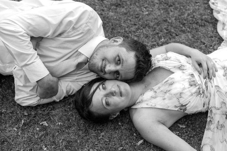 Couple pendant l'apéritif