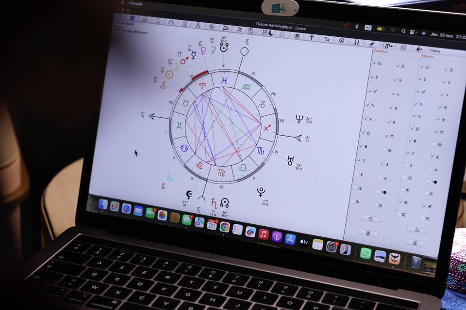 Astrologue et cartomancienne
