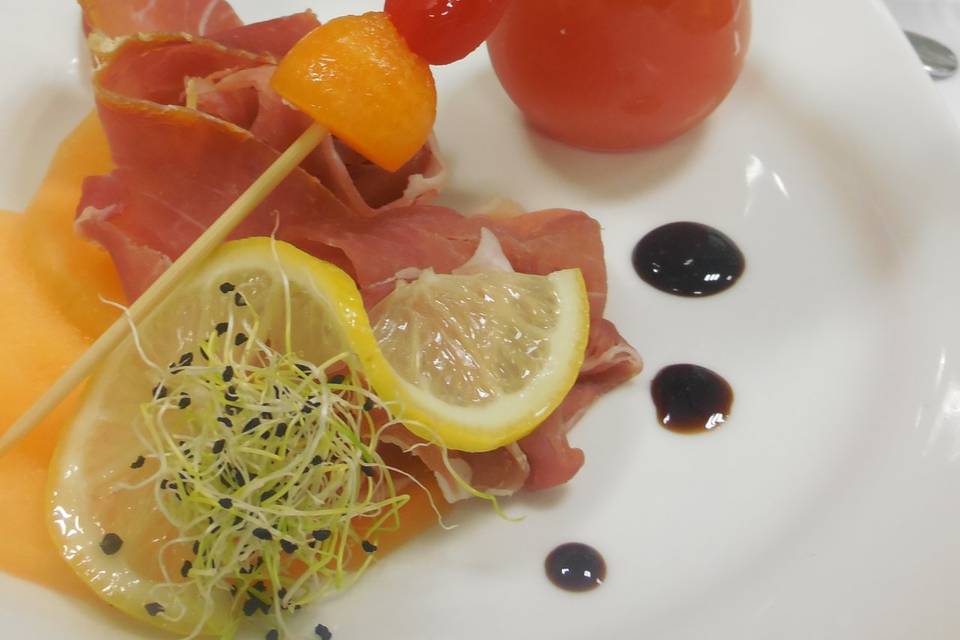 Jambon fumé et billes de melon