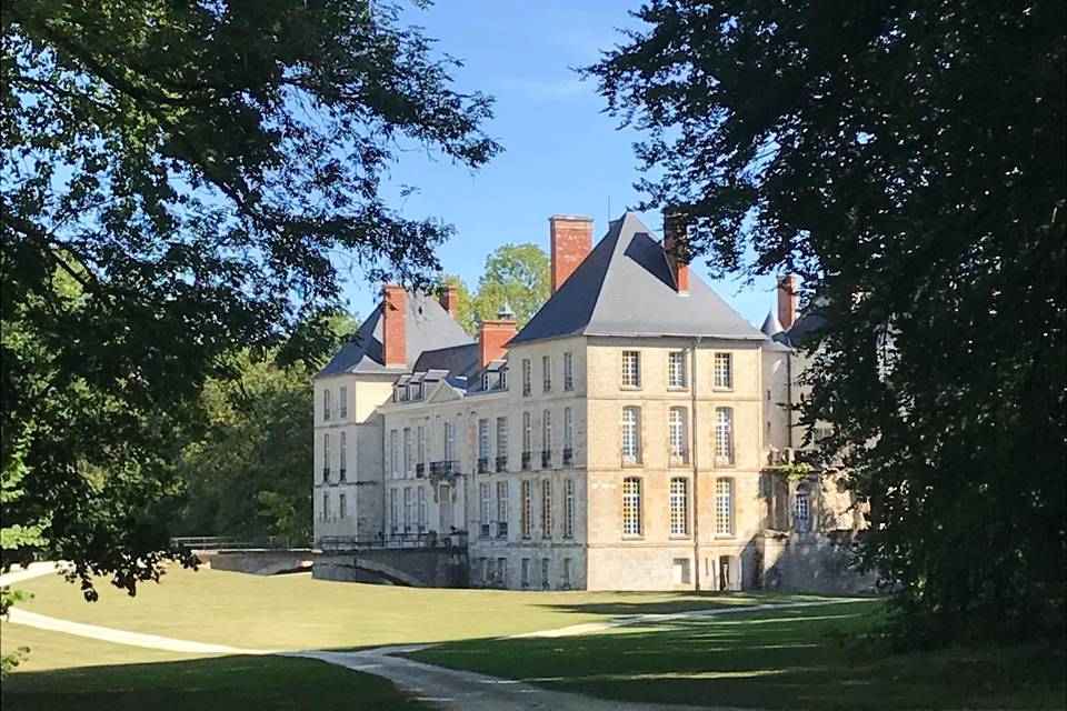 Chateau De Thugny