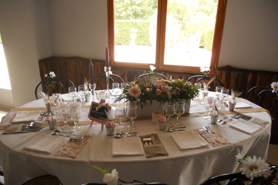 Table décorée pour les mariés