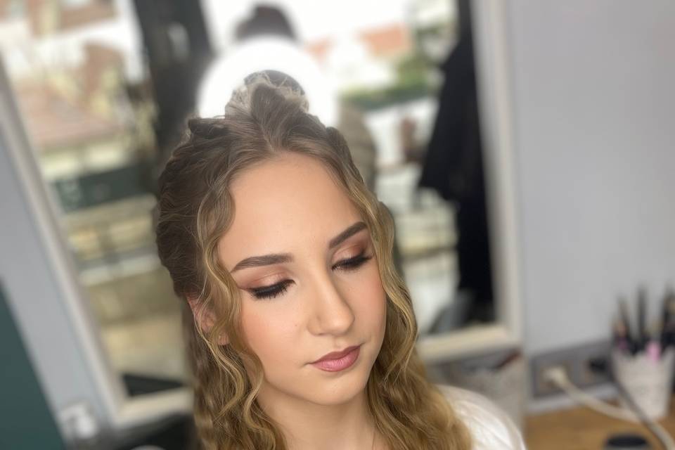 Coiffure et maquillage invitée