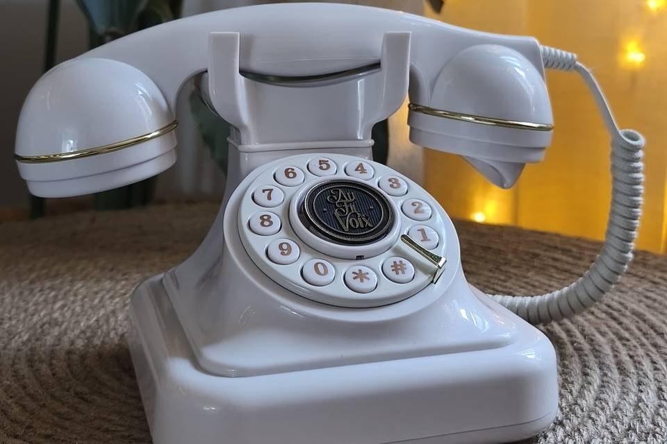 Téléphone vintage beige