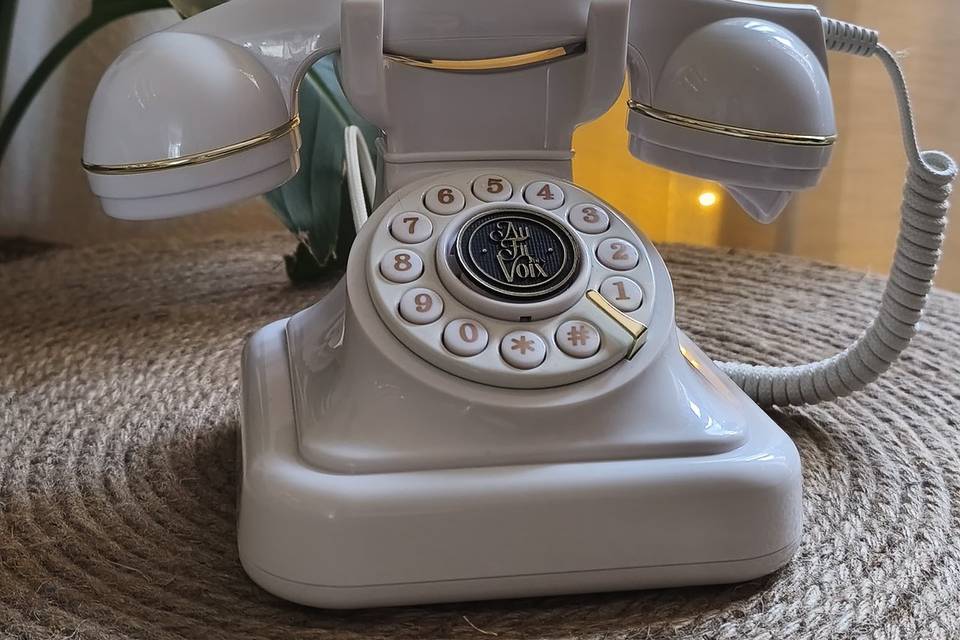 Téléphone vintage beige