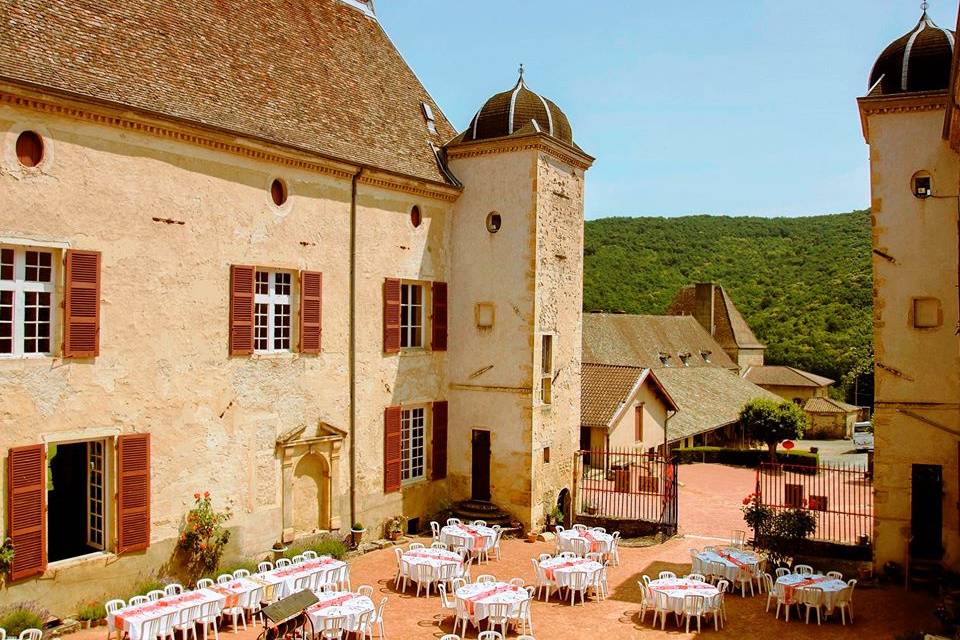 Château de Varennes, cour