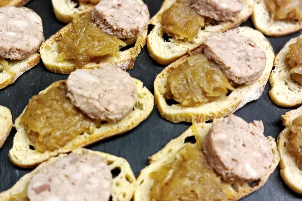 Toast confit d'oignons et terr