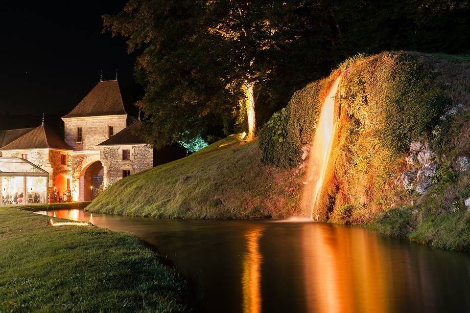 Cascade éclairée