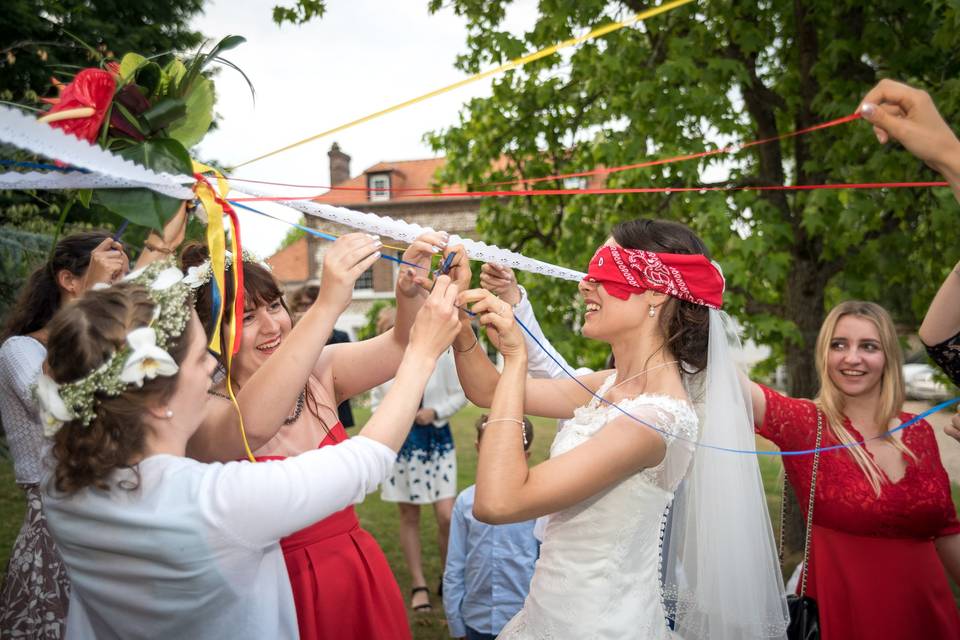 Jeux, mariée et amies