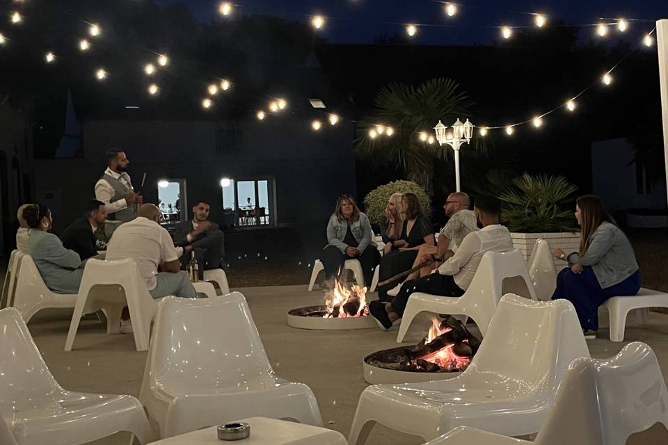 Terrasse et brasero de nuit