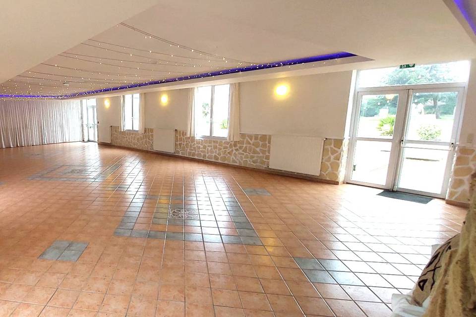 La salle de réception vide