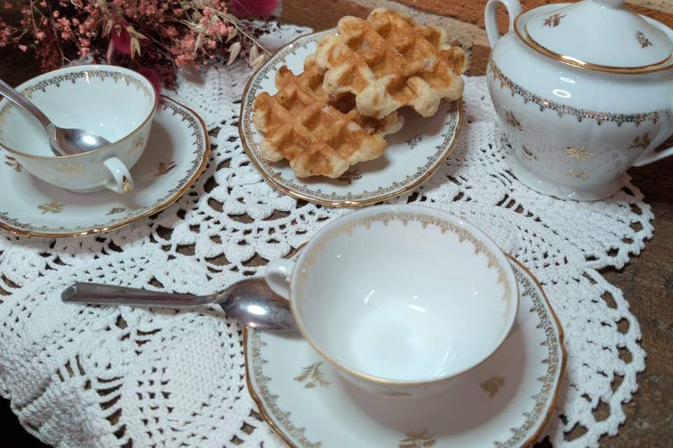 Mise en scène vaisselle chinée