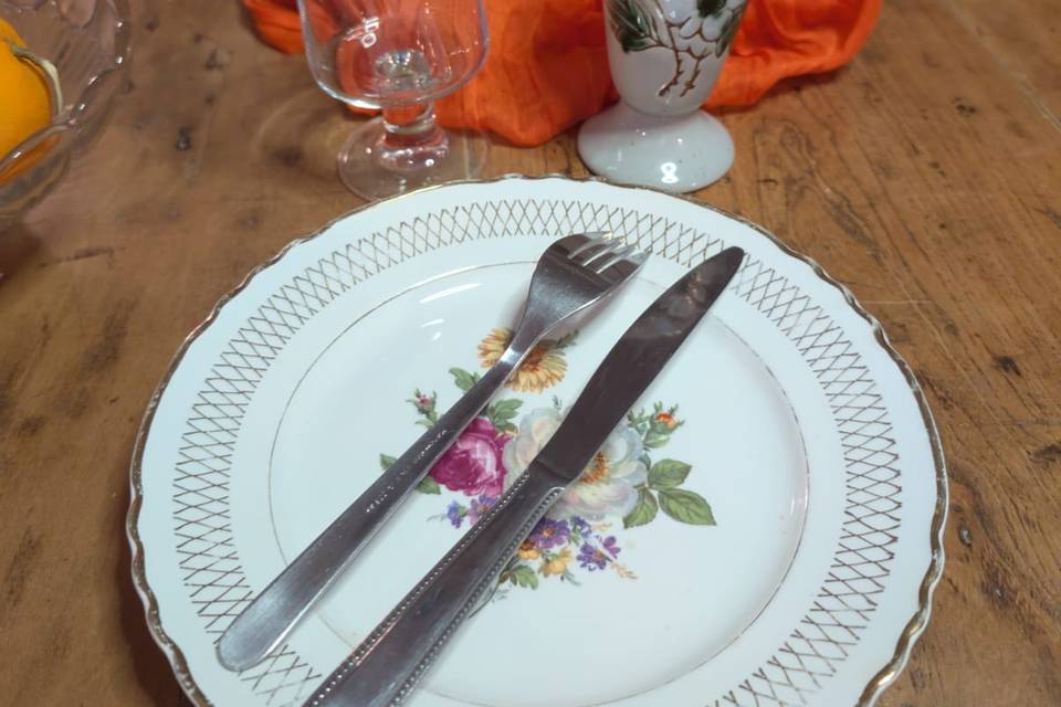 Mise en scène vaisselle chinée