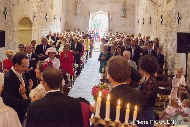 Eglise avec invités