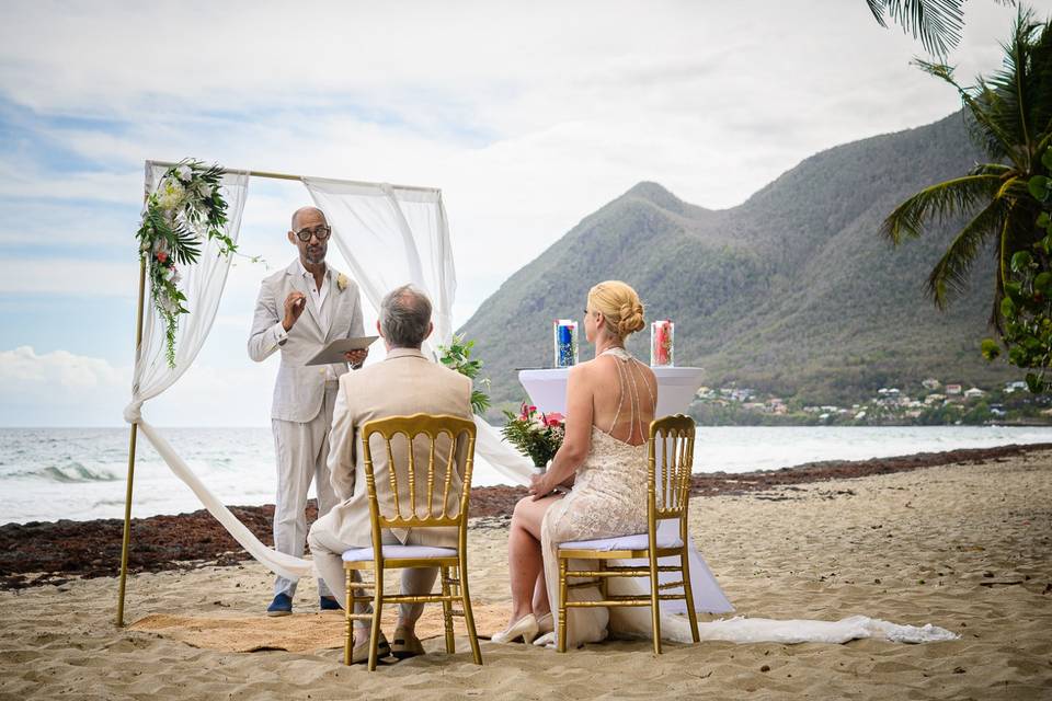 Cérémonie laïque sur la plage