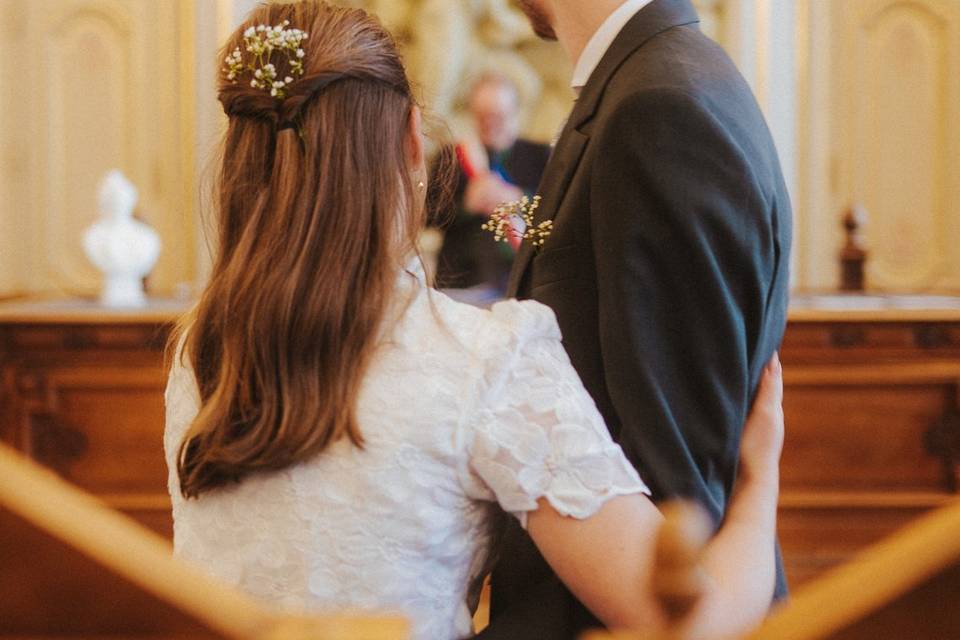 Les mariés devant le maire
